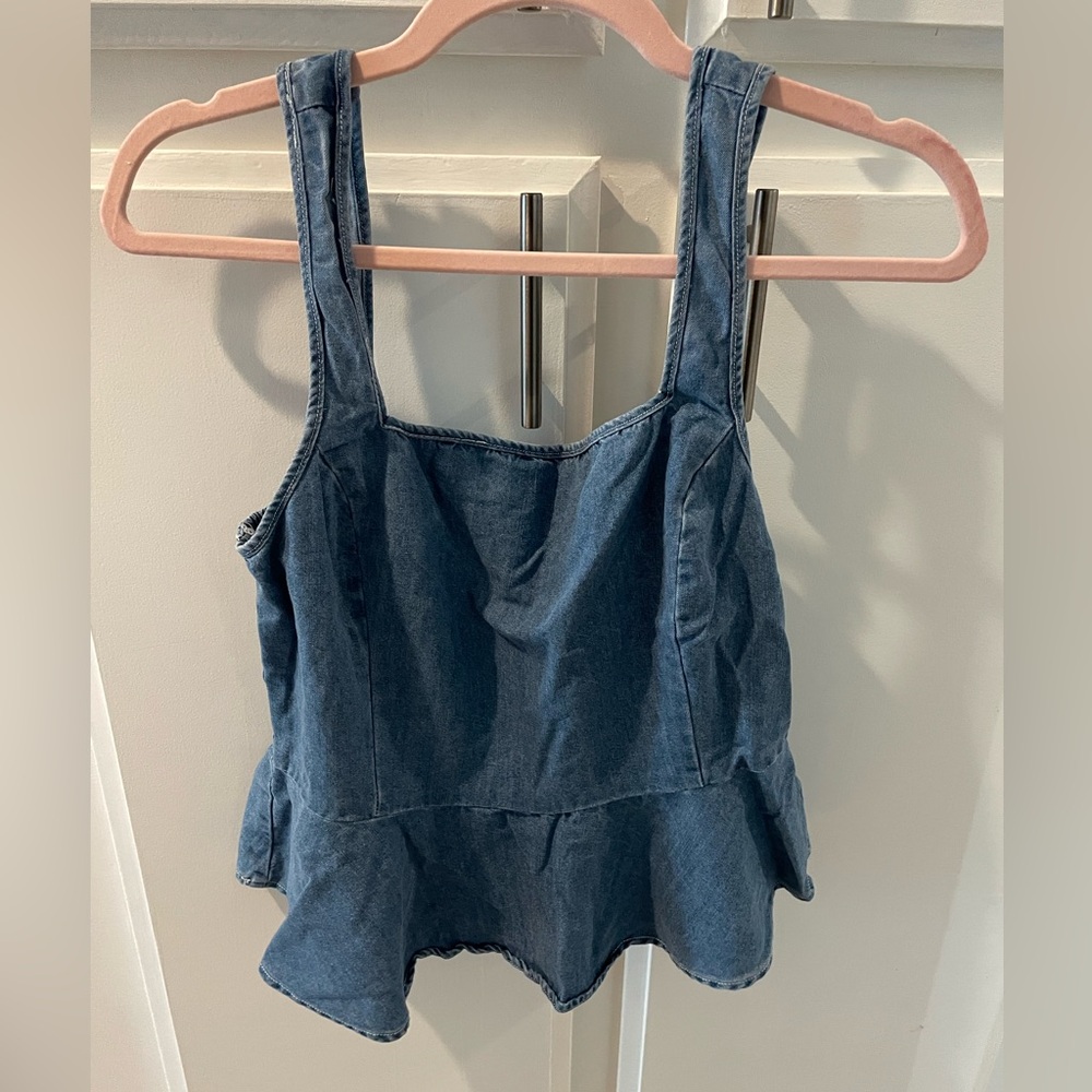 Vici Collection Denim Colored Woman’s Sleeveless Top, size L - Picture 5 of 9